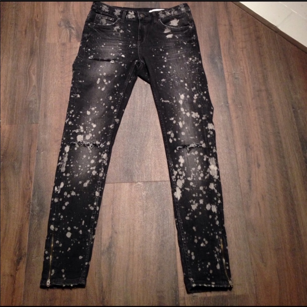 Zara distressed + paint splattered ankle zip jeans